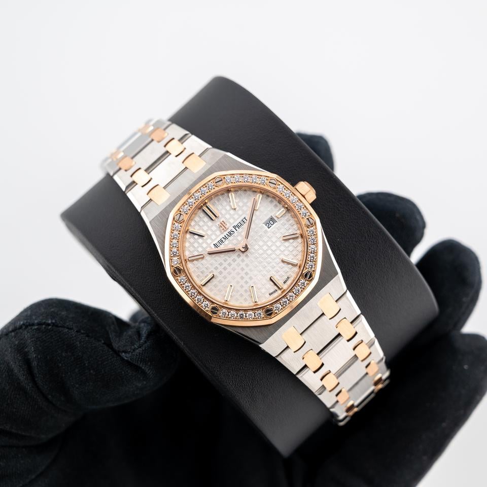 Audemars Piguet Royal Oak
Silver toned Dial Steel and Gold Diamond Bezel 33mm