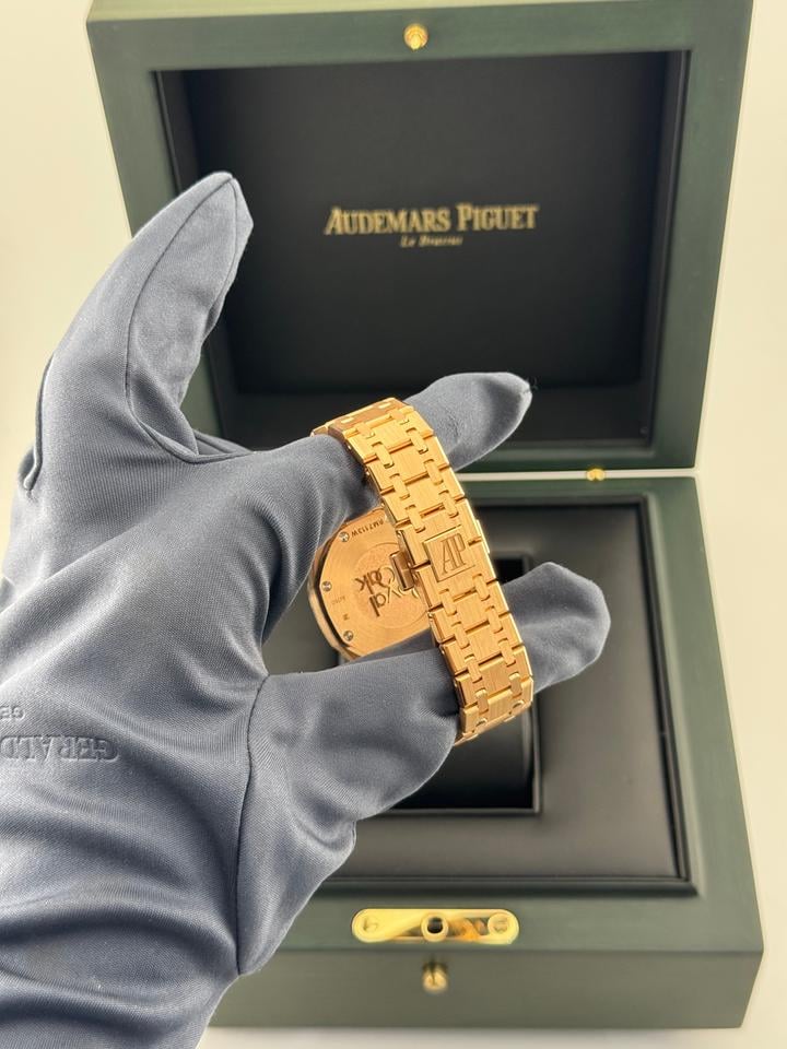 Audemars Piguet Royal Oak
'Ladies' Rose Gold Blue Dial Diamond Bezel
