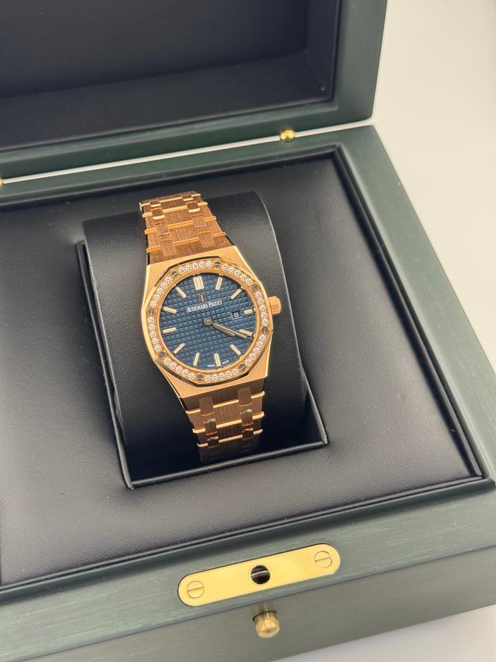 Audemars Piguet Royal Oak
'Ladies' Rose Gold Blue Dial Diamond Bezel