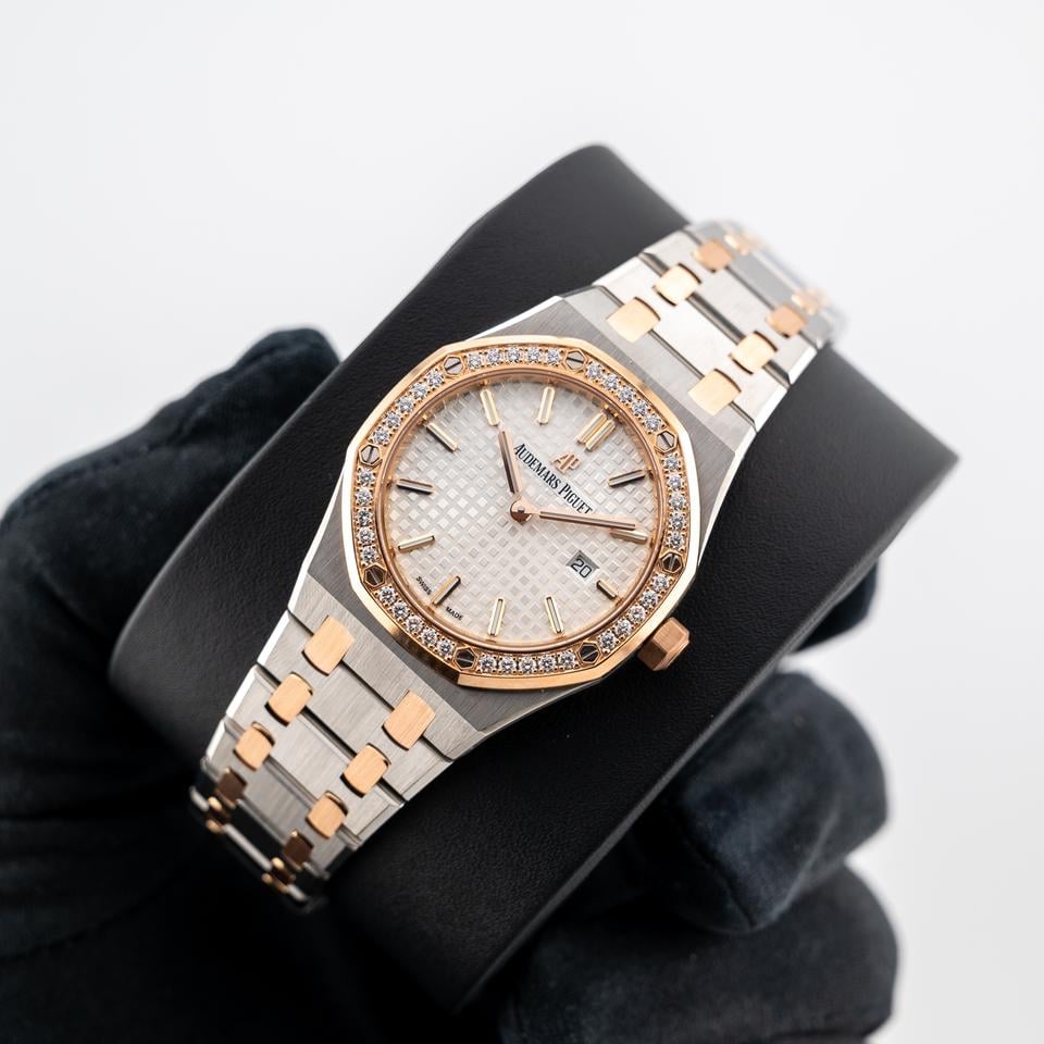 Audemars Piguet Royal Oak
Silver toned Dial Steel and Gold Diamond Bezel 33mm